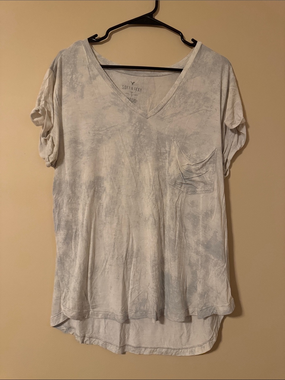 Women's V-Neck Pocket Tee in Light Gray Tie Dye, L